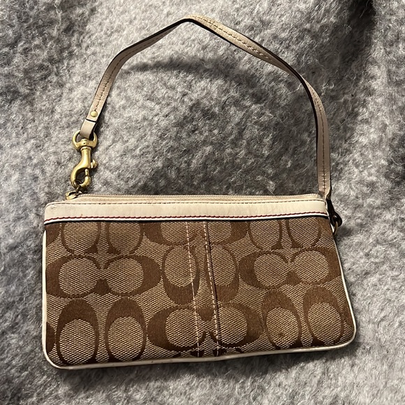 Coach wristlet - Picture 2 of 5